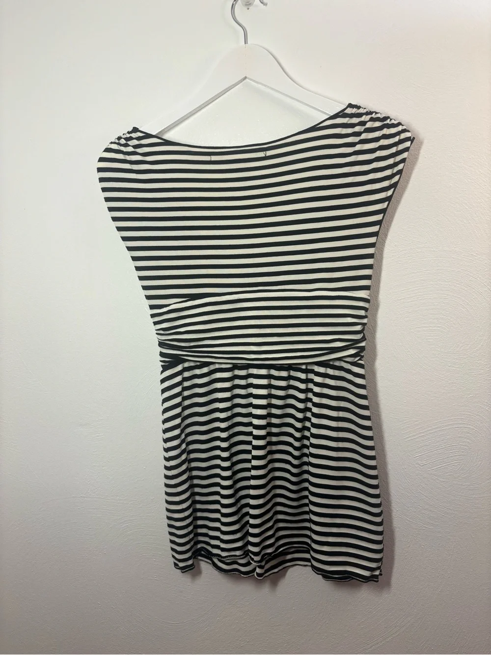 Max Studio Y2K Black & White Striped Deep V Neck Top Size Medium